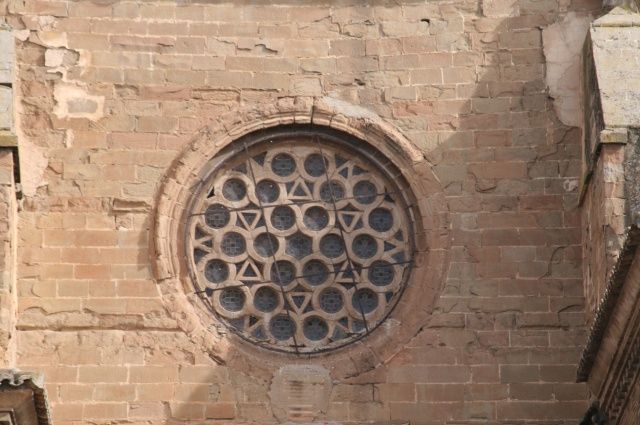 El Pleno de las Cortes reclama partidas presupuestarias para la restauración de la Catedral de Barbastro y la revisión de su Plan director