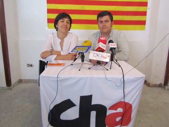 Emotiva despedida a Rokhaya en la plaza Mayor de Monzón