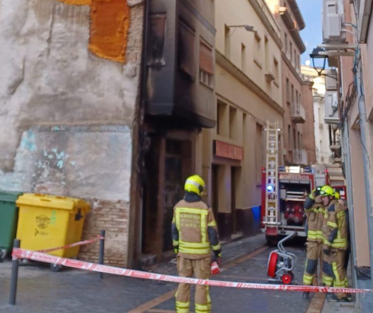 Incendio en una vivienda de Barbastro obliga a desalojar a sus habitantes