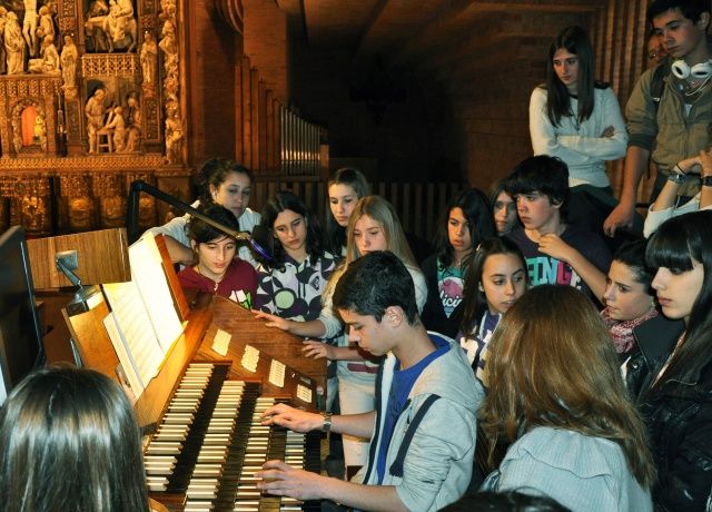 Alumnos del IES Mor de Fuentes visitan Torreciudad