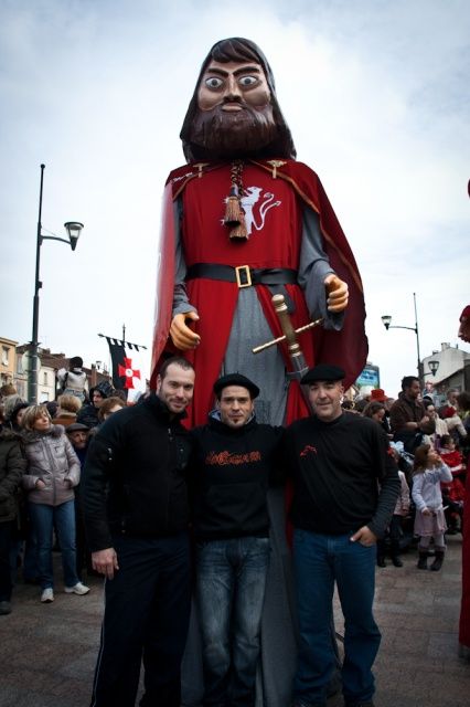El gigante “Simón de Montfort”, regalo de Monzón a los muretanos Simón de Monfort