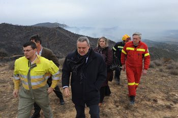 Continúan los trabajos de extinción del incendio de Sos del Rey Católico incendio Sos del Rey Católico