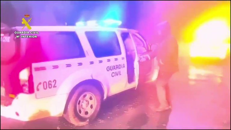 La Guardia Civil desaloja un campamento afectado por las fuertes tormentas en la zona de Sarvise