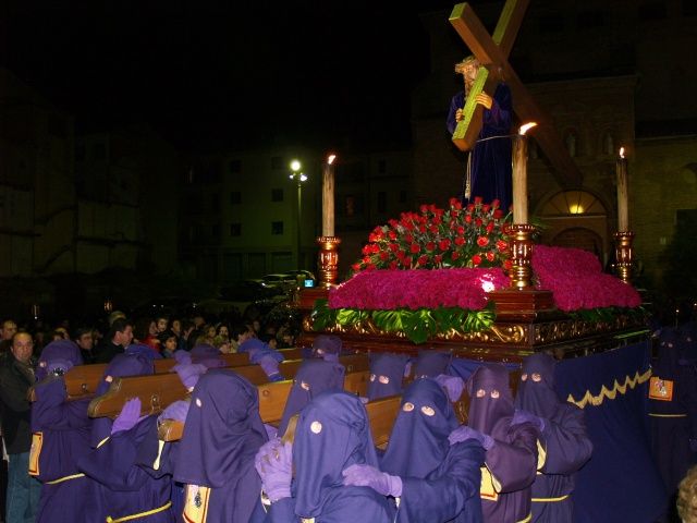 Los nazarenos de Barbastro celebran el 75 aniversario de su primera procesión