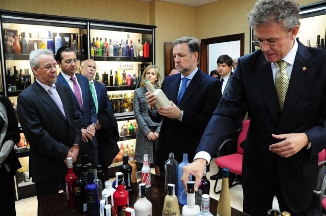 El presidente de Aragón ha visitado en Binéfar las instalaciones de la empresa Rebinsa