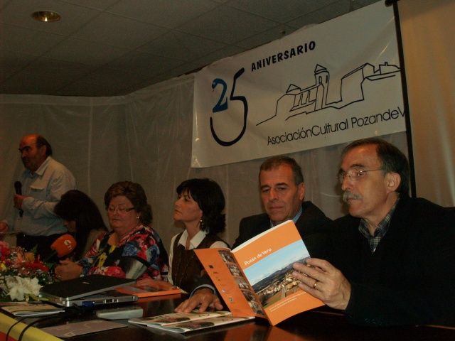 Pozán de Vero plasma su historia en un libro