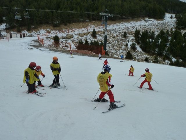 Montañeros de Aragón de Barbastro despide el curso de esquí en Cerler