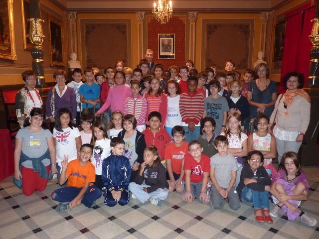 Los alumnos de 4º del Pedro I visitan el Ayuntamiento de Barbastro