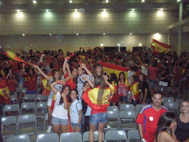 Más de un millar de seguidores de la Selección en el Centro de Congresos de Barbastro para vibrar con España