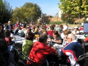 La marcha concluyó con una comida en Cregenzán. Foto S.E.
