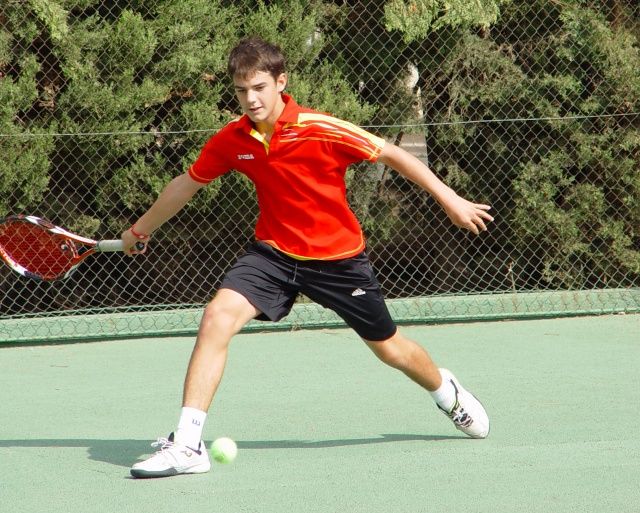 Las jóvenes promesas Pablo Irigaray y Ana Abascal se llevaron el torneo San Mateo de tenis de Monzón