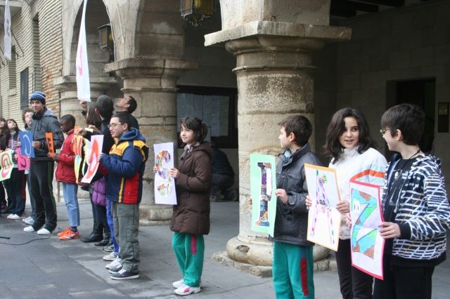 Los escolares de Barbastro y Monzón celebran el Día de la Paz