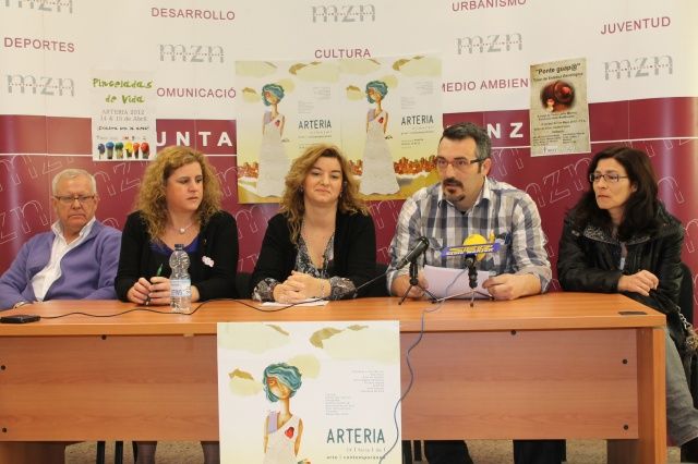 “Pinceladas de vida”, iniciativa de las Escuelas Municipales y Arteria a beneficio de la Asociación contra el Cáncer en la feria Arteria de Monzón