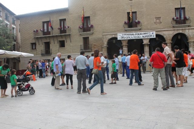 Los empleados públicos de Barbastro y Monzón salen a la calle para protestar por los recortes