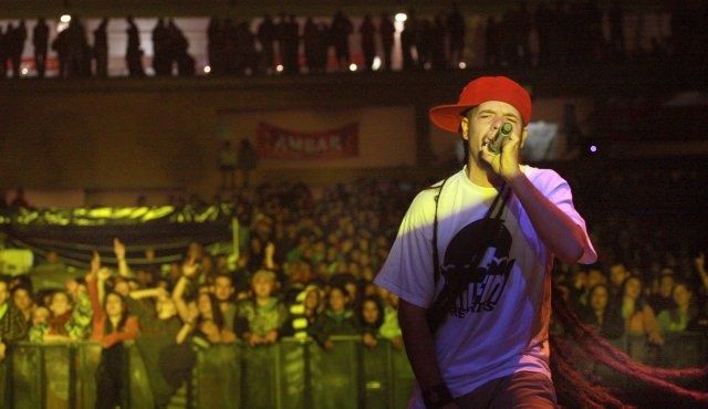 La música y un comportamiento ejemplar del público transformaron una velada climatológicamente muy adversa en una fiesta multitudinaria Festival Pirineos Sur