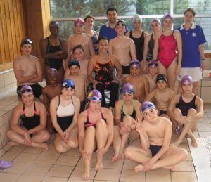 Los jóvenes disfrutaron de la compañía de la deportista.