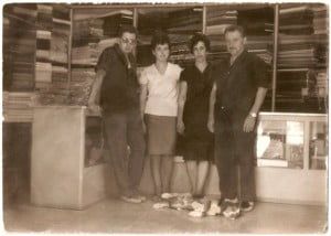 Almacenes Sierco en 1959. De izquierda a derecha: Luis, Lolita, Lola y Serafín. Foto: Familia Sierco.