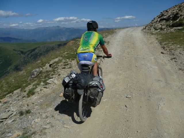 Pirineos catalanes con alforjas y… a pedales. 9. En la cumbre de la Transpirenaica.