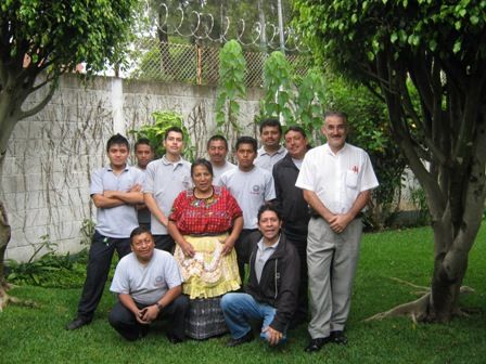 José Luis Pascual Guatemala Lucía entre otros trabajadores de Schindler.