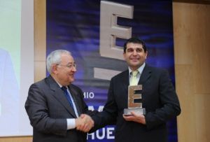 José Ángel Biel con el gerente de Agropal. Foto S.E. 