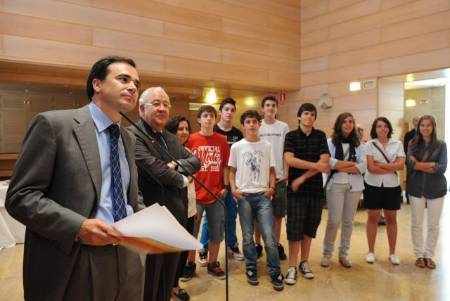 Alumnos del colegio San Vicente de Paúl de Barbastro ganan el primer premio del concurso de vídeo escolar «El Estatuto de Autonomía y la Historia de Aragón´´ colegio San Vicente de Paúl de Barbastro
