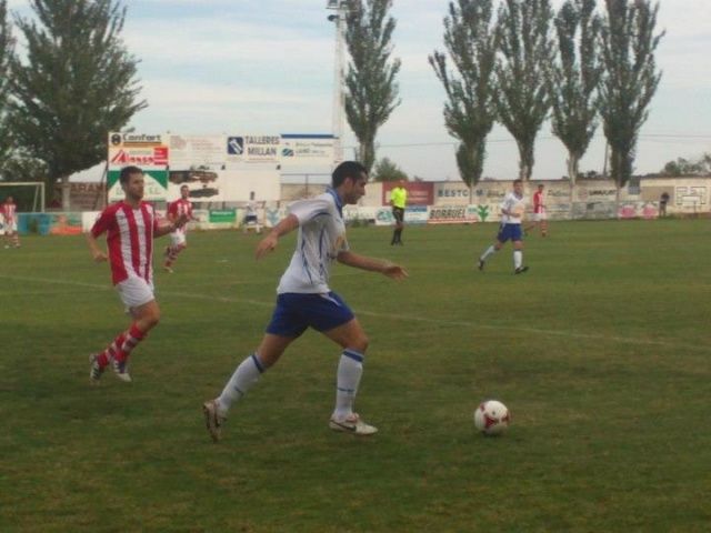 El Barbastro mejora, pero pierde, y el Monzón se reencuentra con la victoria