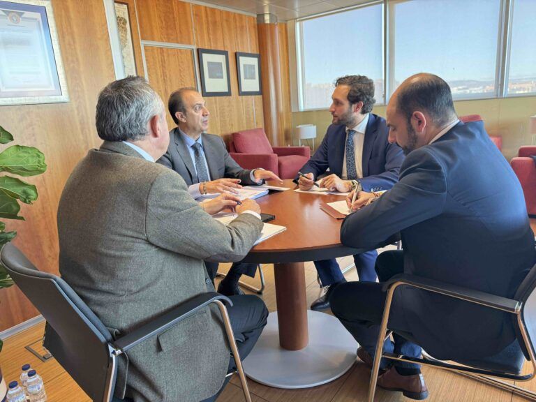Sanidad se compromete con la DPH a implementar mejoras en la respuesta asistencial en la provincia de Huesca Reunión sobre sanidad.