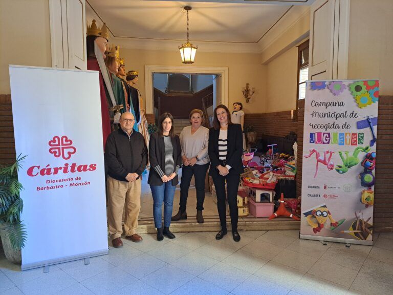 Cáritas repartirá los juguetes recogidos esta semana en el Ayuntamiento de Barbastro Cáritas Barbastro. Ronda Somontano
