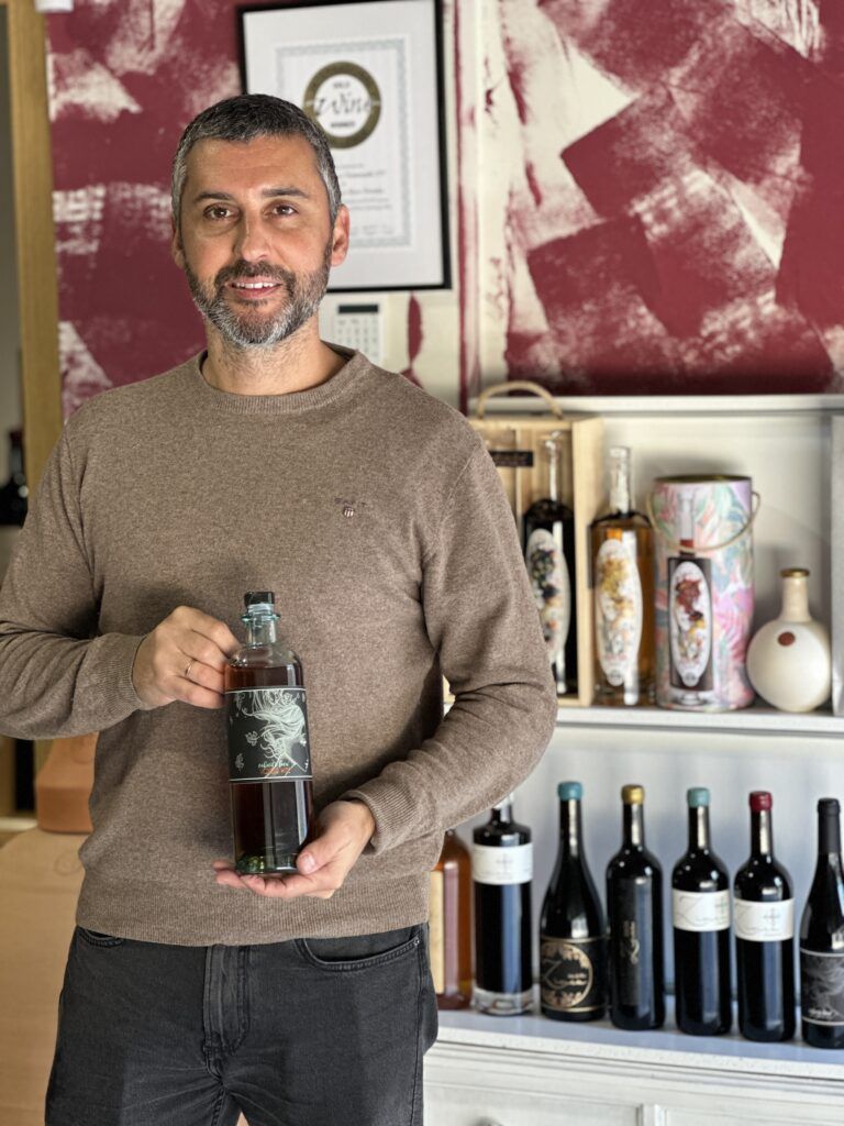 Cabecita Loca y su licor de vino cabecita loca