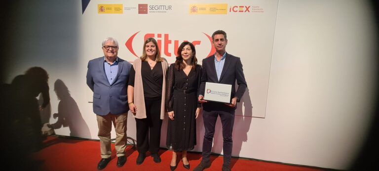 Guara Somontano recibe en FITUR el certificado de Destino Turístico Inteligente Adherido Guara Somontano FITUR