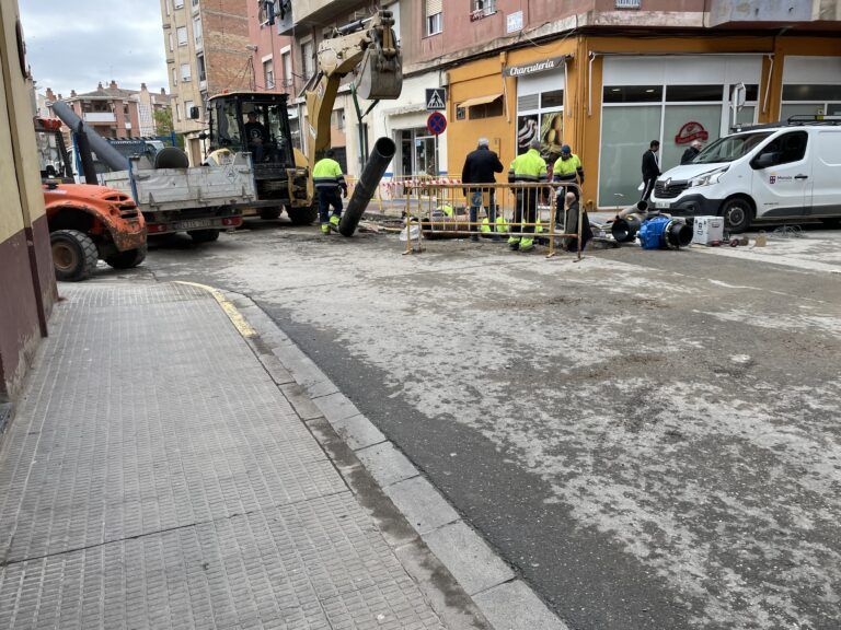 El Ayuntamiento de Monzón sustituye un tramo de tuberías en las avenidas del Pilar y Pueyo El Ayuntamiento de Monzón sustituye un tramo de tuberías en las avenidas del Pilar y Pueyo