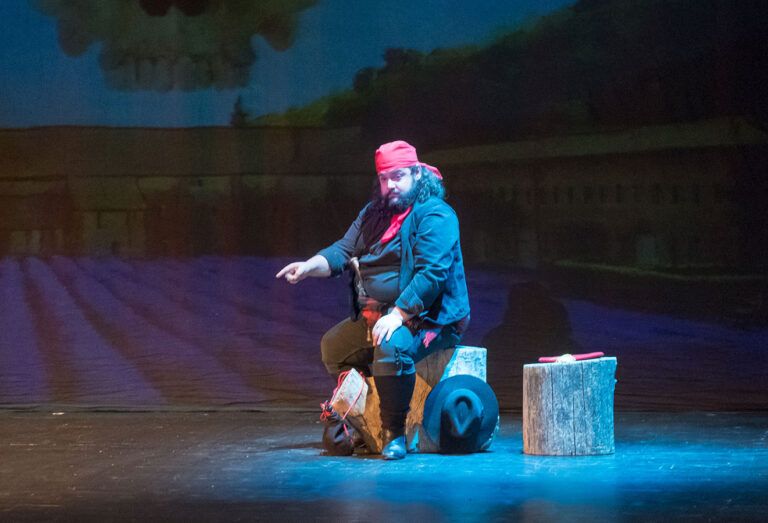 Barbastro se solidariza con el autismo a través de la obra de teatro "Cucaracha"