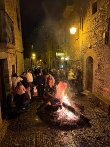 Aínsa recupera la presencia del turista internacional