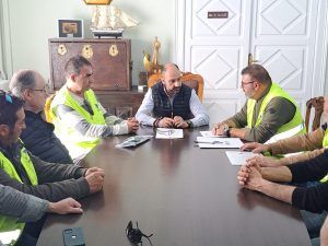 El Ayuntamiento de Barbastro luce el lazo verde en apoyo a los agricultores