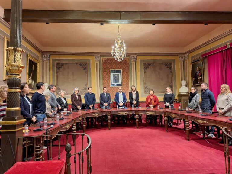 El Ayuntamiento de Barbastro honra la memoria de los guardias civiles asesinados en Barbate El Ayuntamiento de Barbastro honra la memoria de los guardias civiles asesinados en Barbate