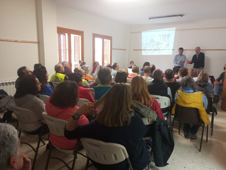 El grupo responsable del macro proyecto fotovoltaico se reúne con La Puebla de Castro y Secastilla macro proyecto fotovoltaico La Puebla de Castro