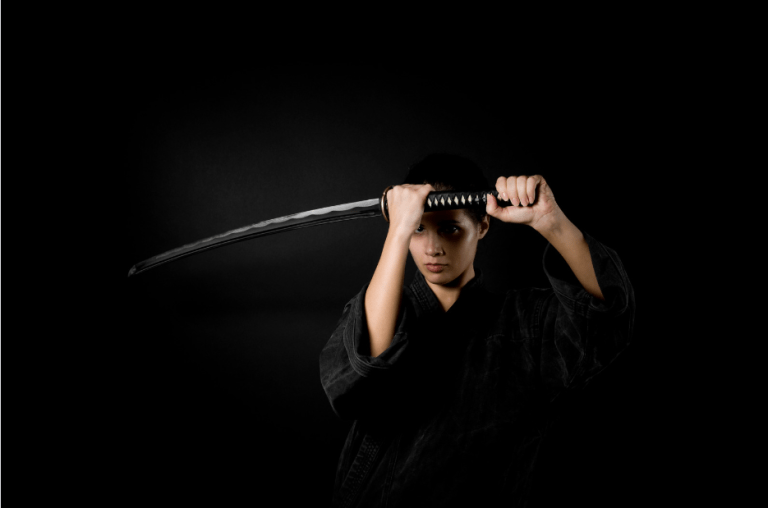 Explorando la artesanía de la espada Shirasaya Katana verde y negra hecha a mano Shirasaya Katana
