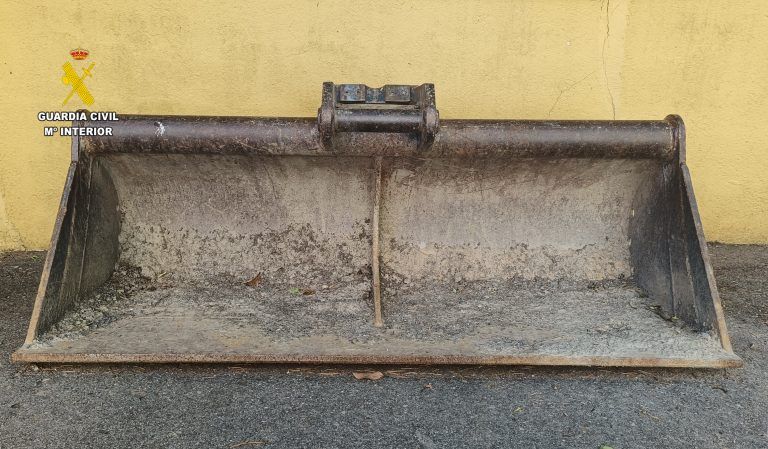 hurto cazo mini excavadora Graus