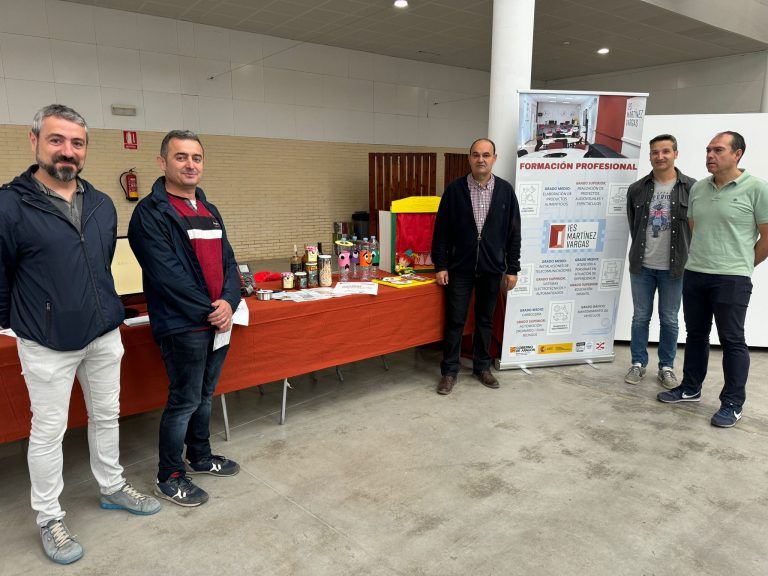 Doscientos jóvenes y treinta y tres empresas en el I Encuentro entre jóvenes y profesionales del Somontano IES Martínez Vargas.