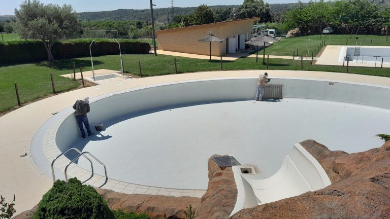 Comienzan los trabajos de mantenimiento previos a la temporada de piscinas en Barbastro Piscinas Barbastro