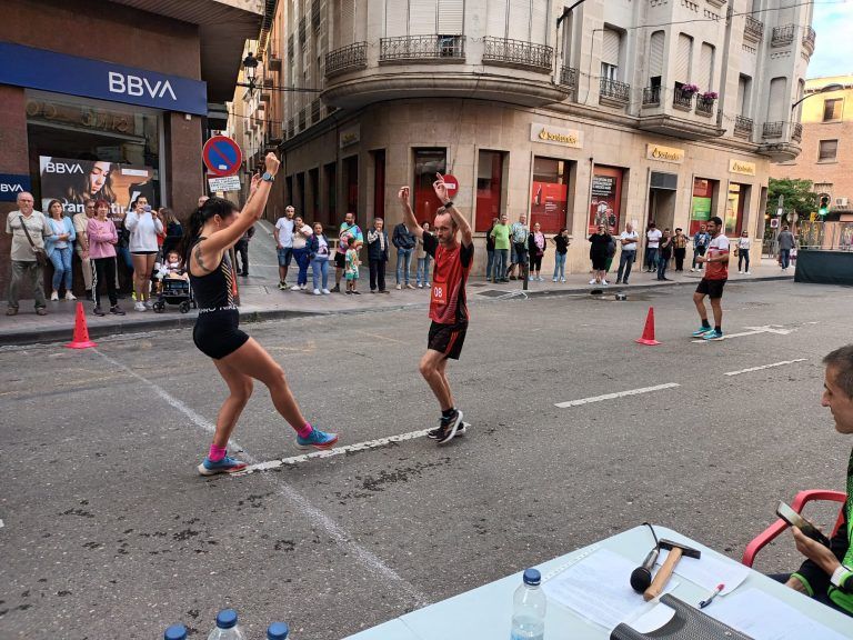 Andrea Barranco y Javier Castell vencen en la carrera del pollo de Barbastro Carrera del pollo.