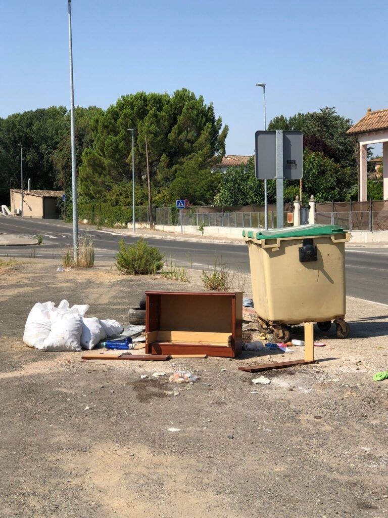 El PSOE denuncia la desidia del alcalde de Barbastro por la limpieza de la ciudad BasuraBarbastro_RondaSomontano