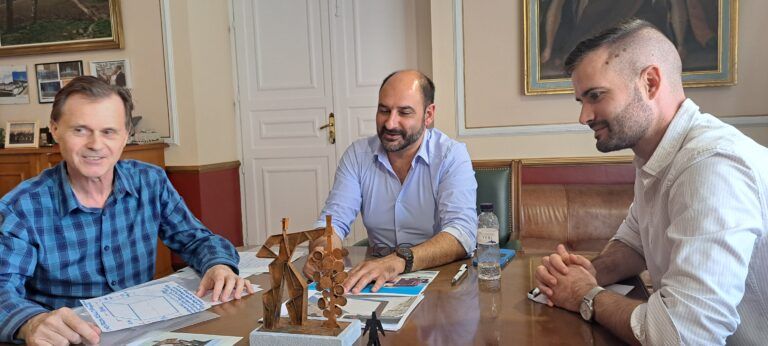 Una escultura de Julio Tapia ornará la rotonda contigua al complejo de San Julián y Santa Lucía Rotonda Julio Tapia Gaspa
