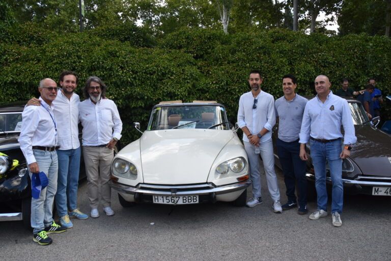 La concentración de coches clásicos en Monzón reúne a más de 240 vehículos Coches clásicos Monzón