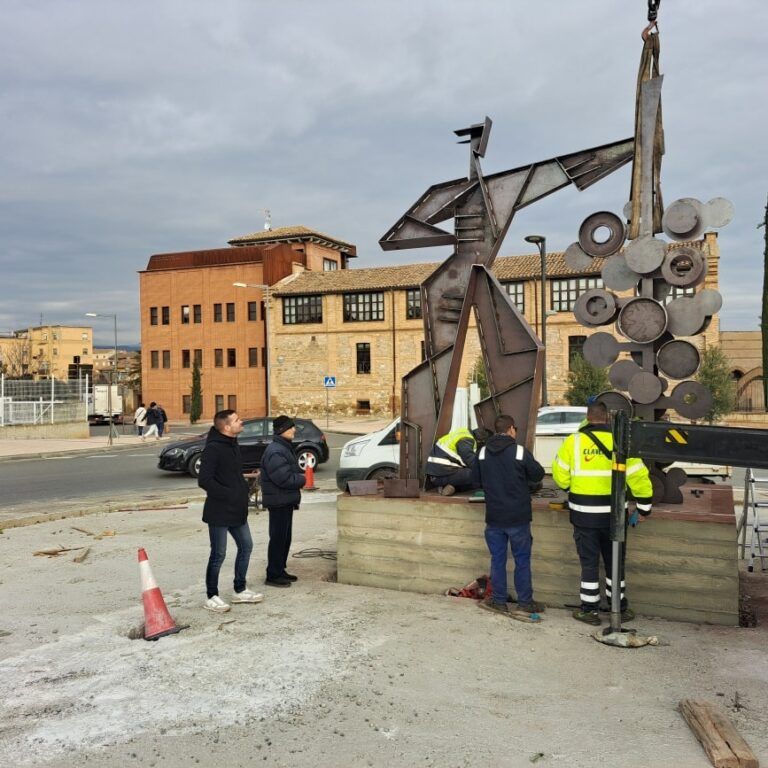 Escultura Julio Tapia Barbastro