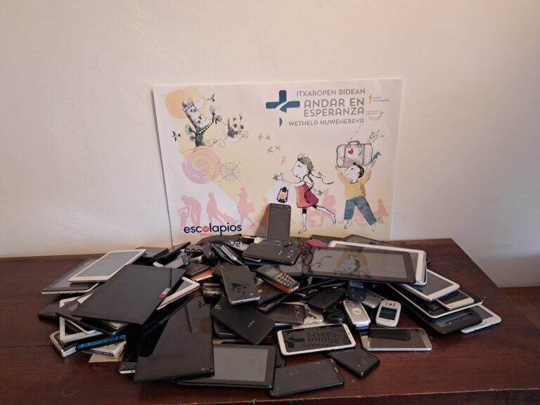 Escolapios Barbastro recoge 150 móviles y tablets a través de la campaña «ReMoviliza Barbastro» ReMoviliza Barbastro