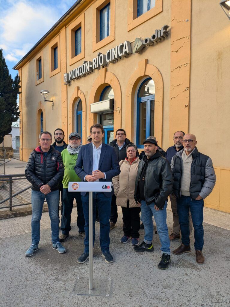 Jorge Pueyo en la estación de Monzón