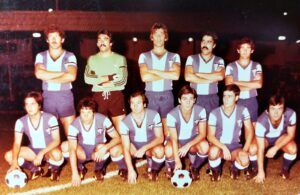 1979. Huerva, primero por la izquierda de los agachados, vistiendo la camiseta del Alcoyano. En el centro de los de arriba, el mítico jugador del Barbastro, Rafa Galindo