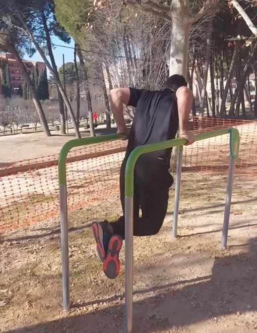 Barbastro estrena un área de calistenia en el Parque la Paz calistenia parque paz barbastro