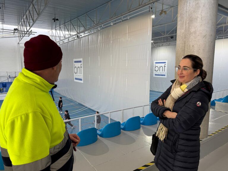 Binéfar renueva las dos cortinas de lona del pabellón El Segalar Cortinas lona Binéfar